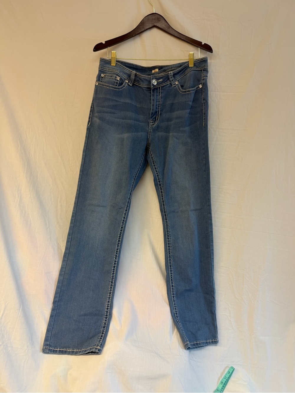 Reba Straight-Leg Jeans in Medium Blue Wash